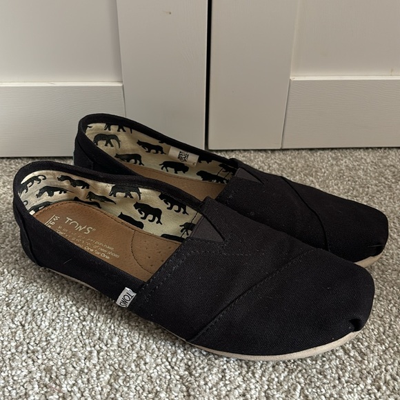Women’s black Tom’s - Picture 5 of 5